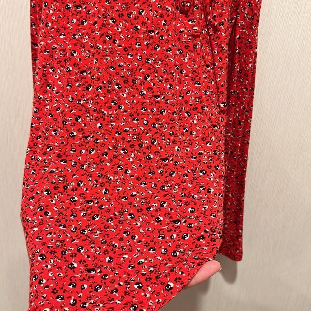 Red dress  - Picture 6 of 8
